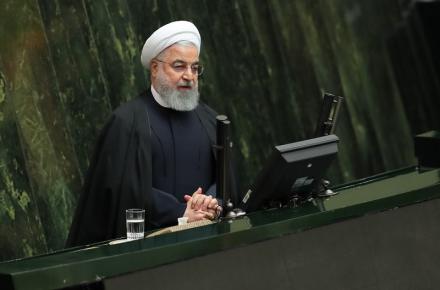 دکتر روحانی در مجلس؛ تاکید بر اهمیت اجرای کارت الکترونیک برای بخش سلامت کشور