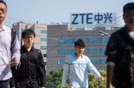 تغییر لحن چشمگیر ترامپ؛ برای بازگشت سریع ZTE به فعالیت اقتصادی مذاکره می‌کنیم/ تعداد زیادی شغل در چین به خطر افتاده است!