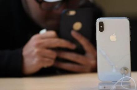 با وجود کاهش فروش آیفون، اپل سود کرد