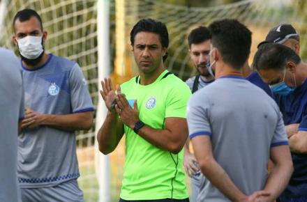 فرهاد مجیدی لیست خرید داد