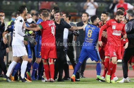 آقا کریم و سیلی به گوش بازیکن خودی!