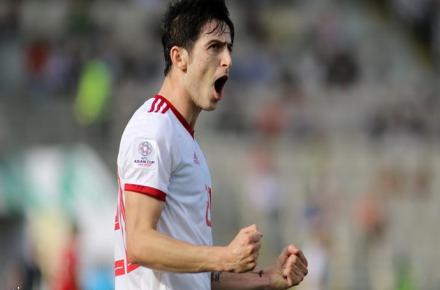 سردار تصویری از مدال قهرمانی زنیت برگردن مادرش منتشر کرد