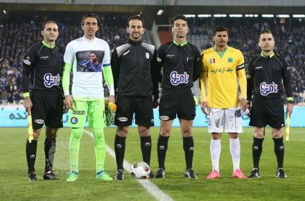 استقلال با صفایی پوکر می‌کند؟