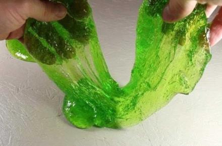 مسموم شدن هزاران کودک به علت بازی با "خمیرهای جادویی" 