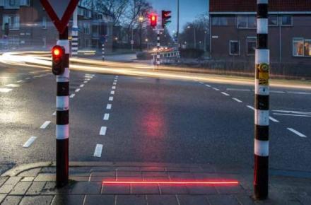 ترفند جدید در هلند برای جلوگیری از تصادف معتادان موبایلی!