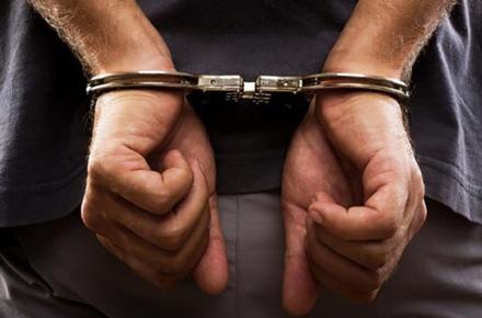 مزاحمت برای دختران جوان برای استوری در اینستاگرام