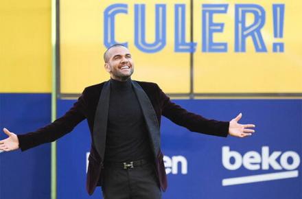 مسن‌ترین بازیکن تاریخ جام جهانی کیست؟