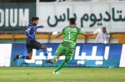 چرا ستاره استقلال نیمکت نشین شد؟