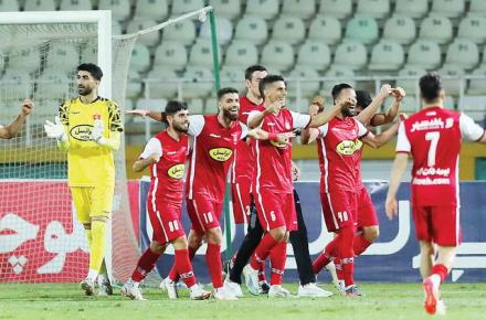 استقلال یک سال است حق 15 تیم را خورده