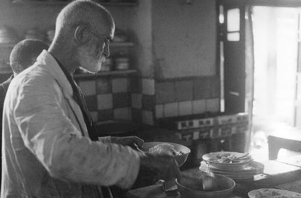 غذاخوری ۸۳ ساله در تهران؛ «نسیه داده می‌شود، حتی به جنابعالی»