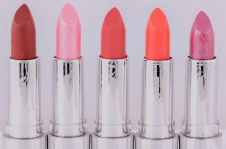 اگر این علائم را دارید از رژ لب استفاده نکنید