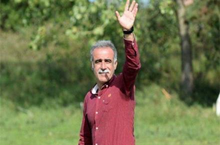 شما یک مشت بچه ضعیف هستید که نباید به جام جهانی بروید