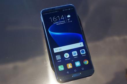 این گوشی قدرتمند رقیب جدید آیفون است