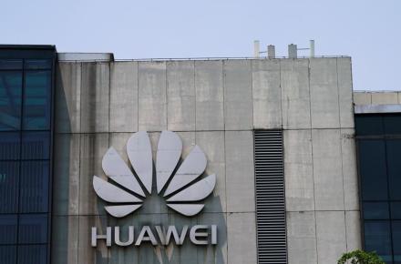 عرضه‌ی جایگزین سرویس‌های گوگل توسط هواوی 