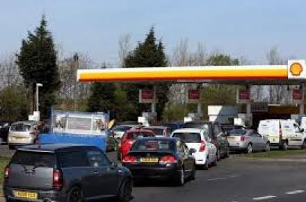 آگهی عجیب استخدام خانم در پمپ بنزین!