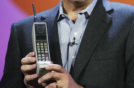 اولین فردی که نخستین بار، اختراع تلفن همراه را پیش‌گویی کرد