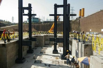 نصب اولین سازه‌های اسکلت فلزی پروژه‌ی برج‌های دوقلوی مخابرات آغاز شد!