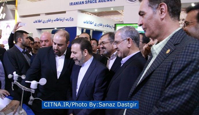گزارش تصویری/ حضور وزیر ارتباطات در غرفه دانشکده پست و مخابرات در تلکام شانزدهم
