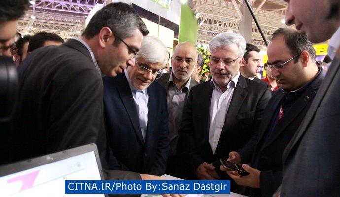 گزارش تصویری/ تشریح اقدامات اپراتوری رایتل در حضور دکتر عارف در شانزدهمین نمایشگاه تلکام 