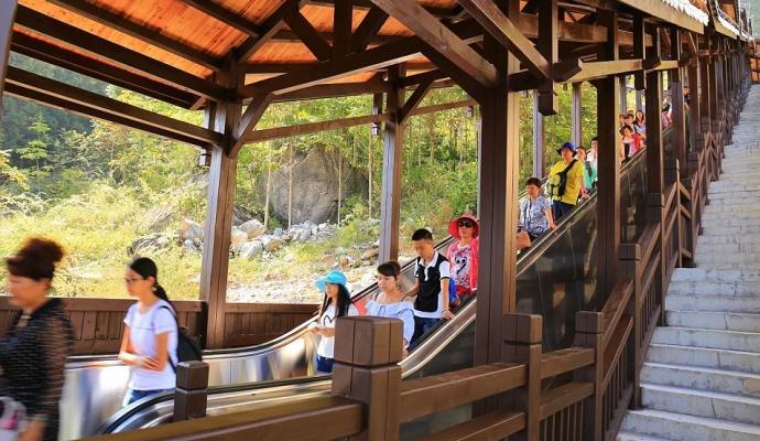 راه‌اندازی طولانی‌ترین پله‌ برقی جهان در چین (+تصاویر)