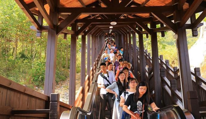 راه‌اندازی طولانی‌ترین پله‌ برقی جهان در چین (+تصاویر)