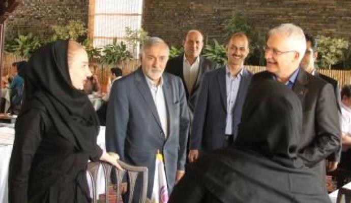 تصاویر/ نشست صمیمانه‌ی مدیران ارشد بانک ایران زمین با اصحاب رسانه