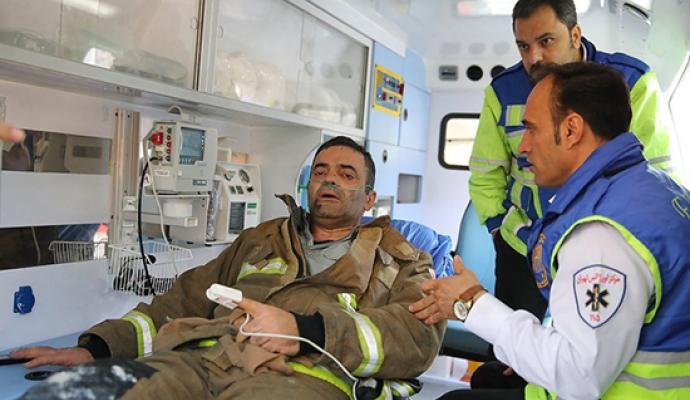 تصاویر/ آتش‌نشانان در اشک و بُهت فاجعه پلاسکو