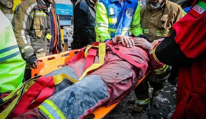 تصاویر/ آتش‌نشانان در اشک و بُهت فاجعه پلاسکو