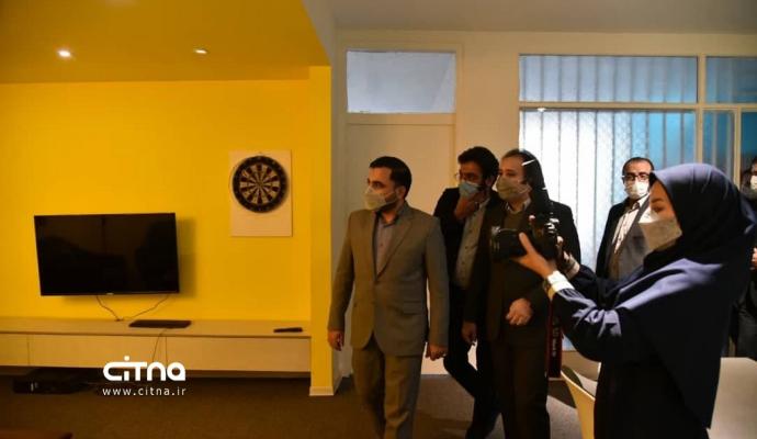 گزارش تصویری سیتنا از بازدید وزیر ارتباطات از پلتفرم کتابخوانی طاقچه