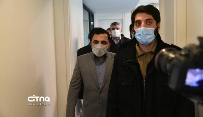 گزارش تصویری سیتنا از بازدید وزیر ارتباطات از پلتفرم کتابخوانی طاقچه