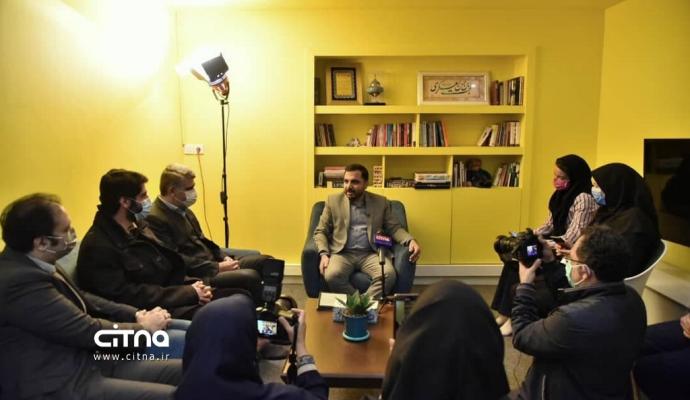 گزارش تصویری سیتنا از بازدید وزیر ارتباطات از پلتفرم کتابخوانی طاقچه