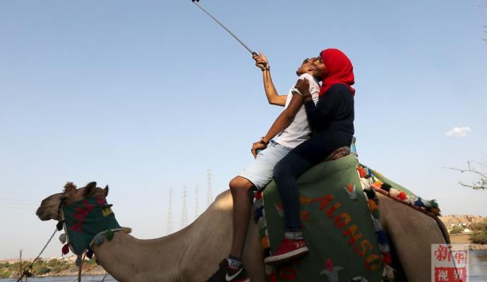 تصاویر/ سلفی های جالب سال 2015 