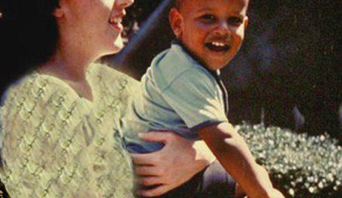 تصاویر باراک اوباما در کنار پدر سیاه پوست و مادر سفید پوستش