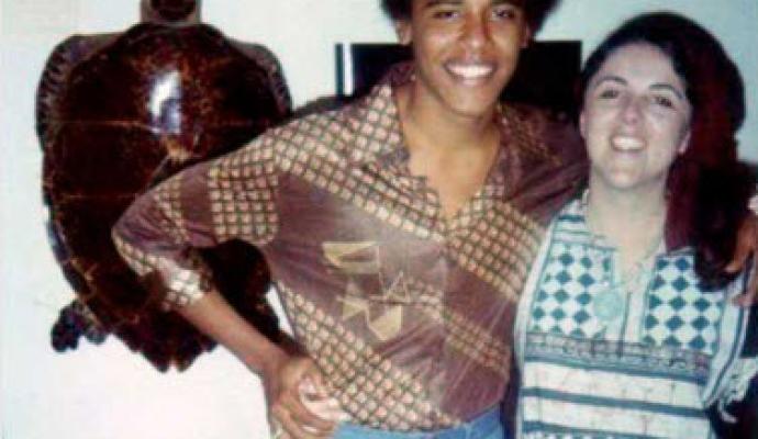 تصاویر باراک اوباما در کنار پدر سیاه پوست و مادر سفید پوستش