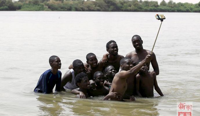 تصاویر/ سلفی های جالب سال 2015 
