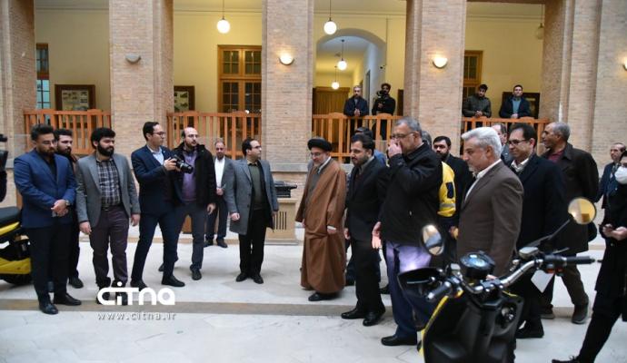 گزارش تصویری سیتنا از مراسم رونمایی از موتورسیکلت‌های برقی موزعین شبکه پستی کشور