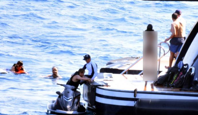 عکس‌های لو رفته از دختران نیمه عریان کشتی شاهزاده‌ی سعودی!