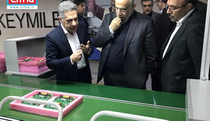 وزیر اقتصاد در بازدید از کارخانه‌ی مخابراتی ارگ جدید: استفاده‌ی دولت از تولیدات ملی ضروری است