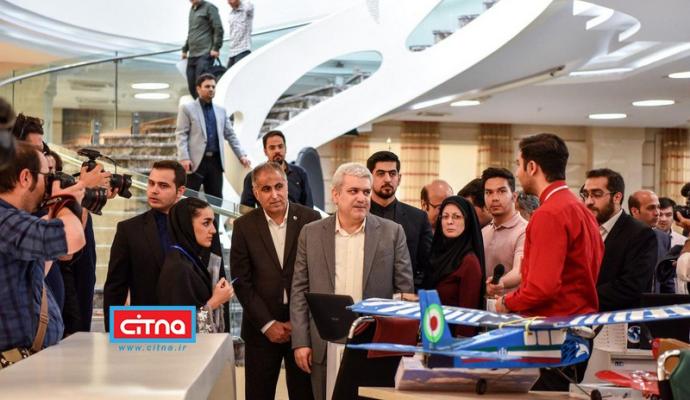 بازدید معاون علمی و فناوری ریاست جمهوری از نمایشگاه محصولات فضایی (+تصاویر)