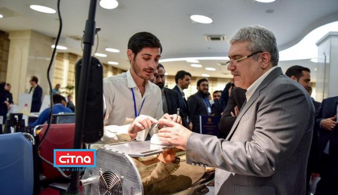 بازدید معاون علمی و فناوری ریاست جمهوری از نمایشگاه محصولات فضایی (+تصاویر)