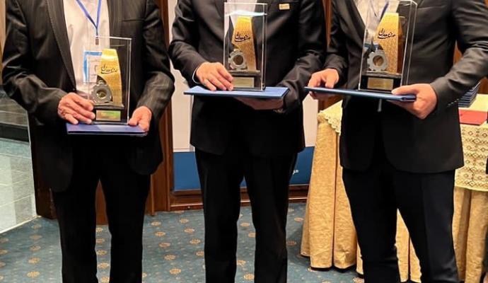 ببینید| تندیس روز صنعت و‌ معدن استان تهران به صنایع ارتباطی آوا رسید