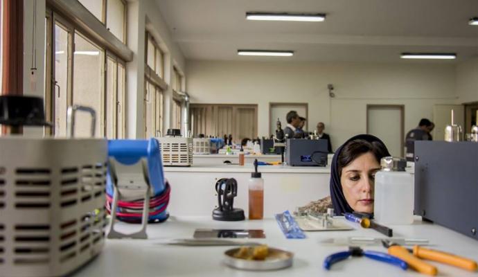 وقتی لوازم‌خانگی و موبایل، برگه‌های امتحانی می‌شوند