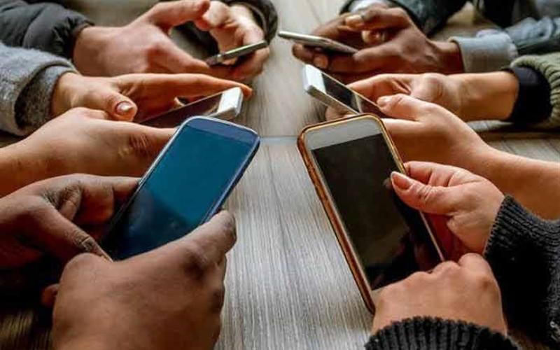 بازار موبایل