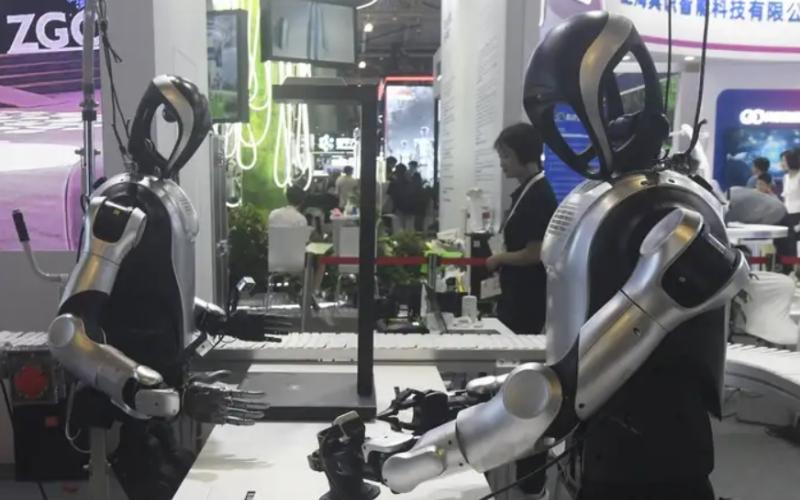 ربات انسان نما