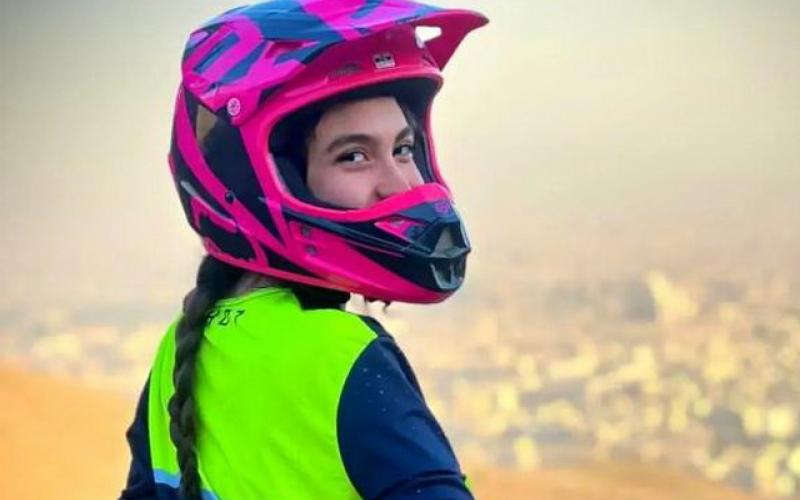 النا معدنی‌پور