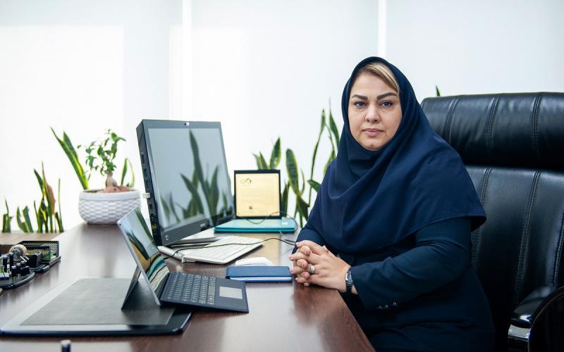 نوش آفرین مومن واقفی