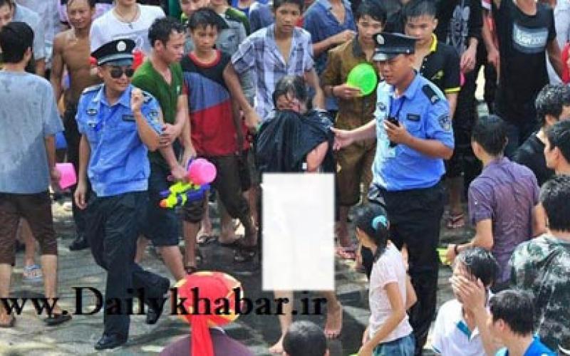 برهنه شدن دختر جوان برای ممانعت از تعرض جنسی! +عکس