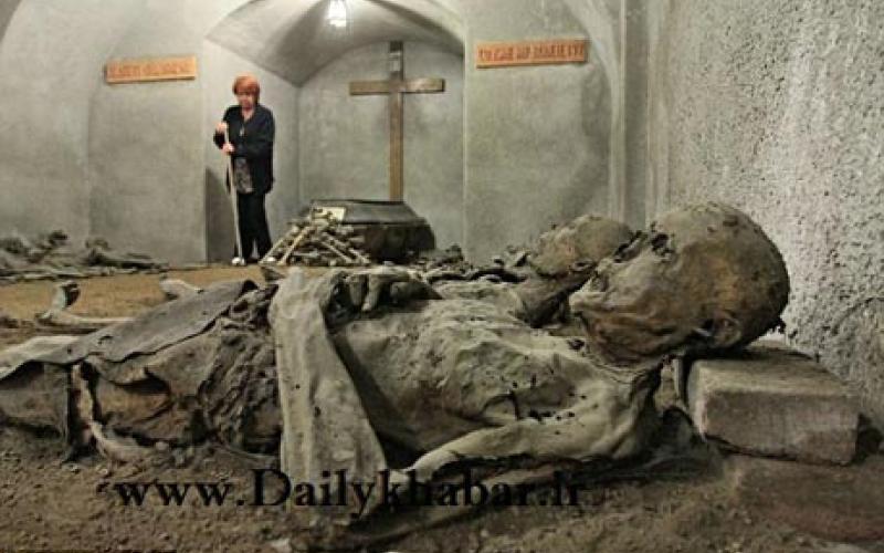 12+/ جذب توریست با نمایش جسد مردگان! 