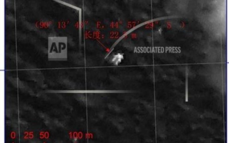 بررسی تصاویر تازه از قطعات احتمالی هواپیمای مفقوده مالزیایی 