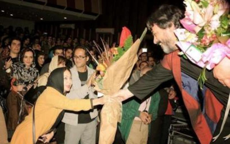 دسته گلی که حسین علیزاده به نیکی کریمی داد + عکس